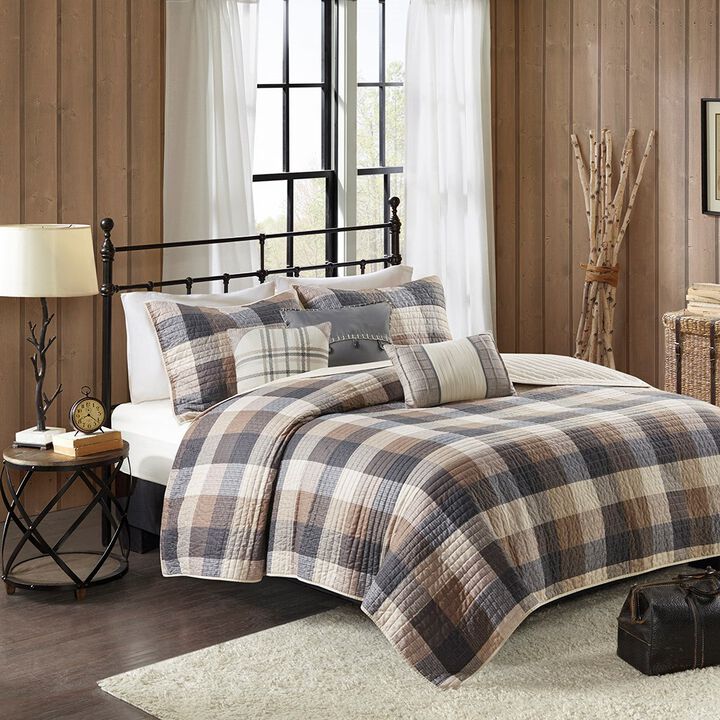 Gracie Mills Nanette 6 Piece Printed Herringbone Quilt Set with Throw Pillows