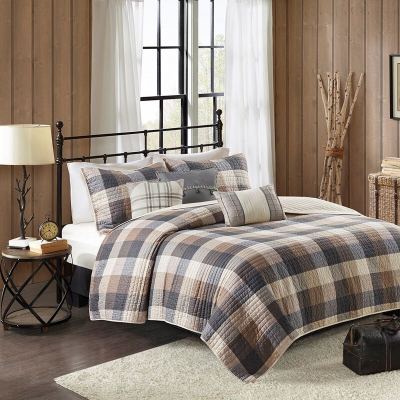 Gracie Mills Nanette 6 Piece Printed Herringbone Quilt Set with Throw Pillows