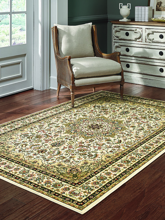 Kashan 1'10" x 3' Ivory Rug