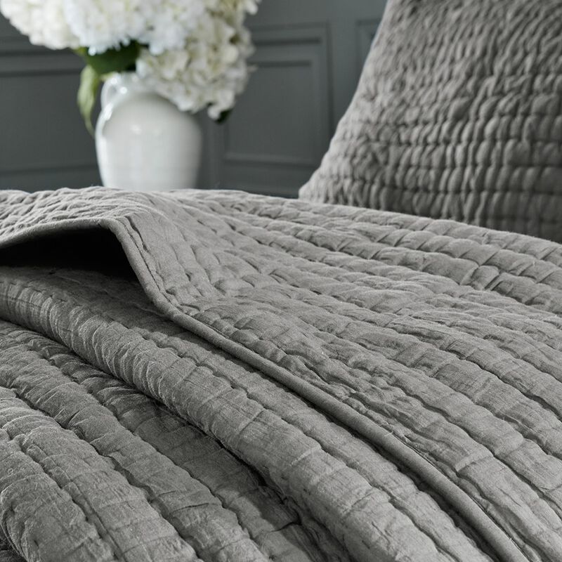 Gracie Mills Rogelio Hand-Quilted Channel Stitching Cotton Quilt Set
