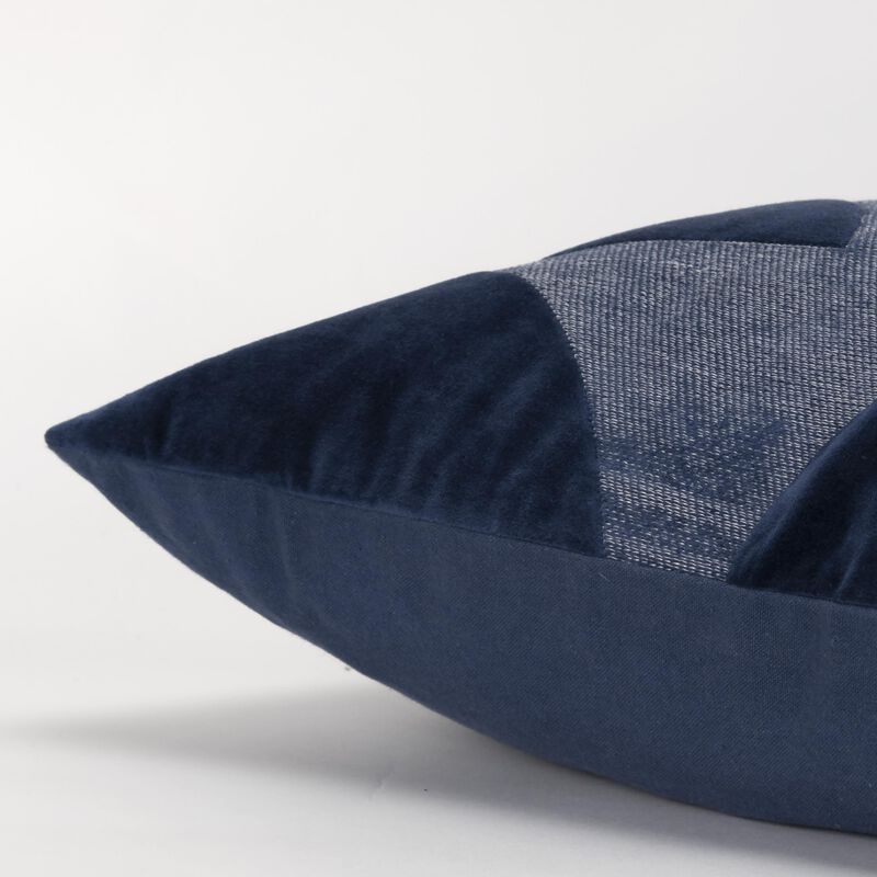 T20013 Pillow