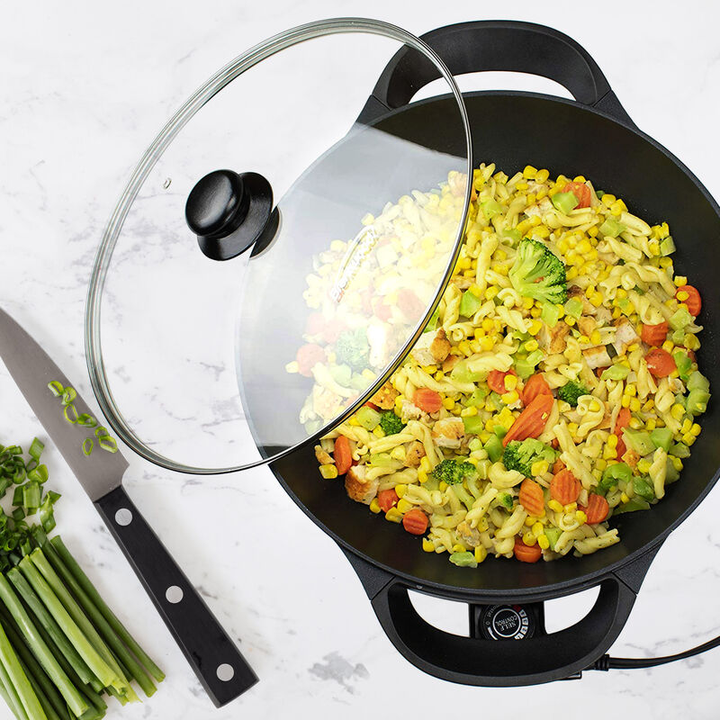 Brentwood 13in Non-Stick Flat Bottom Electric Wok Skillet with Vented Glass Lid in Black