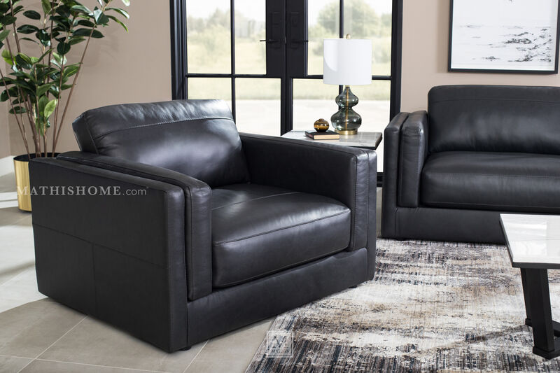 Amiata Oversized Leather Chair