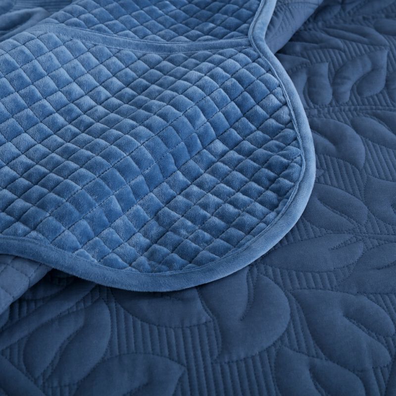 Marcielo 3 Pcs Soft and Plush Velvet Oversized Embroidery Soft and Plush Quilt Set