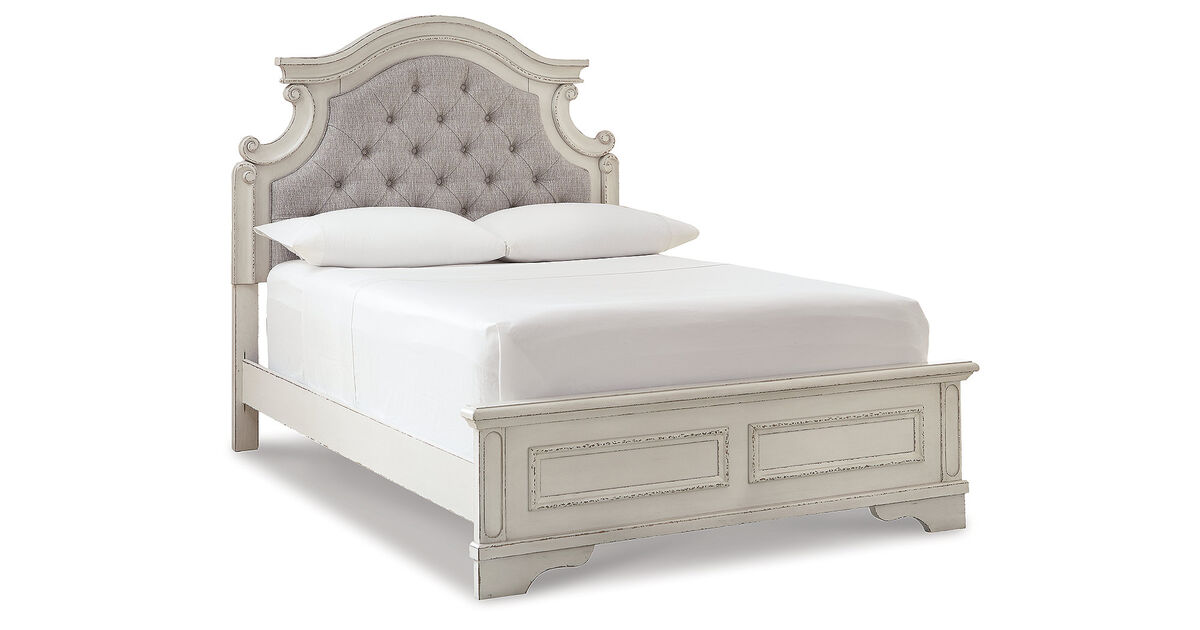 Realyn Full Panel Bed