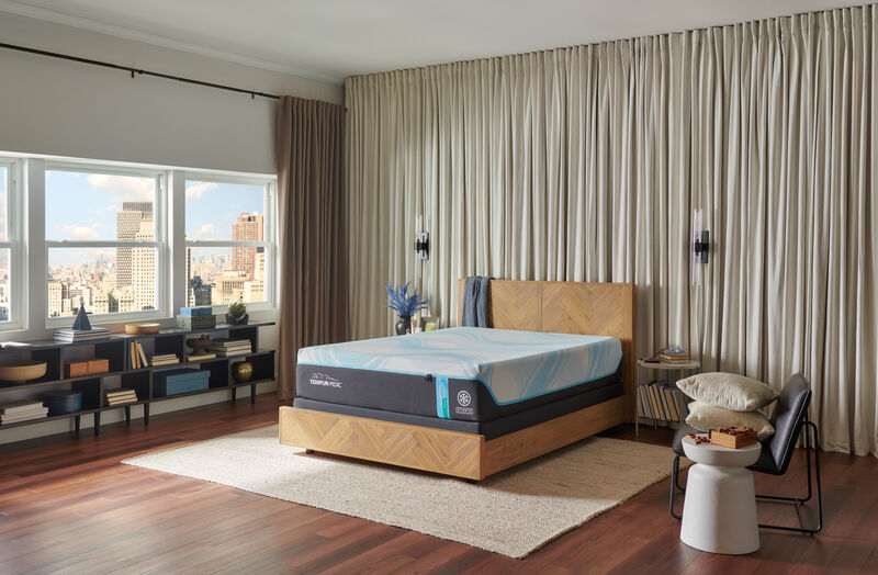 Tempur-Pedic Luxe Breeze Hybrid Mattress