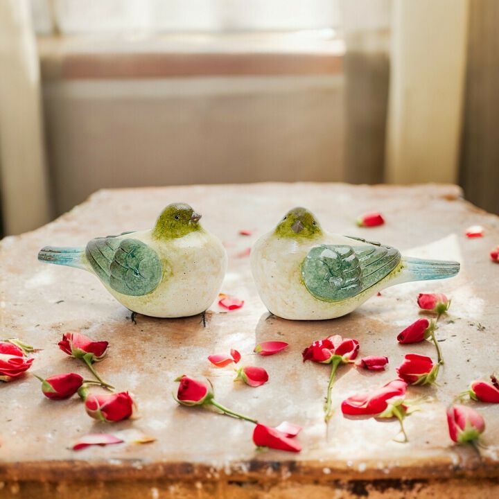 Set of 2 Resin Birds for Seasonal and Garden Decoration