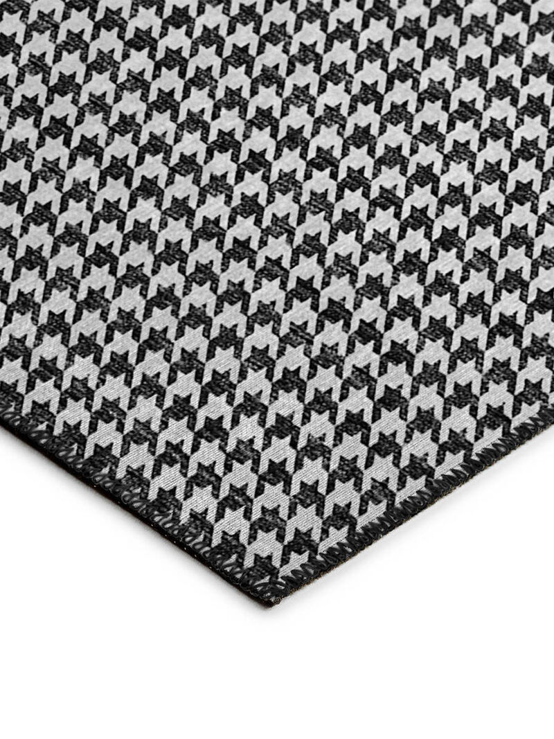 Hinton HN1 Black 3' x 5' Rug
