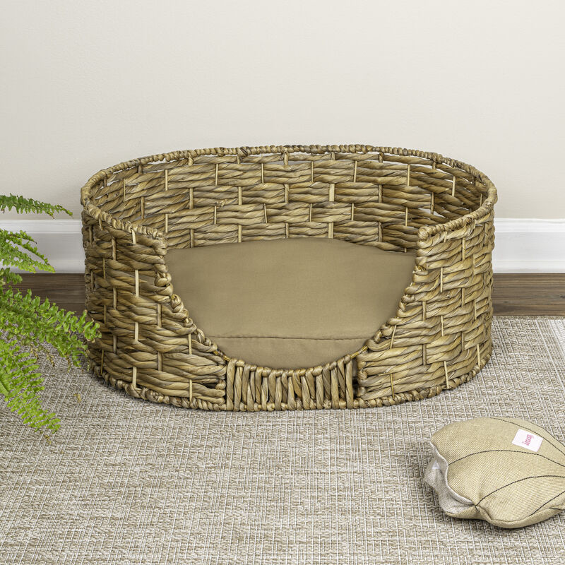 Perri Classic Farmhouse Handwoven Hyacinth Oval Pet Bed with Machine-Washable Cushion