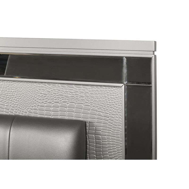 New Classic Furniture Furniture Valentine Solid Wood King Size Lighted Bed in Silver