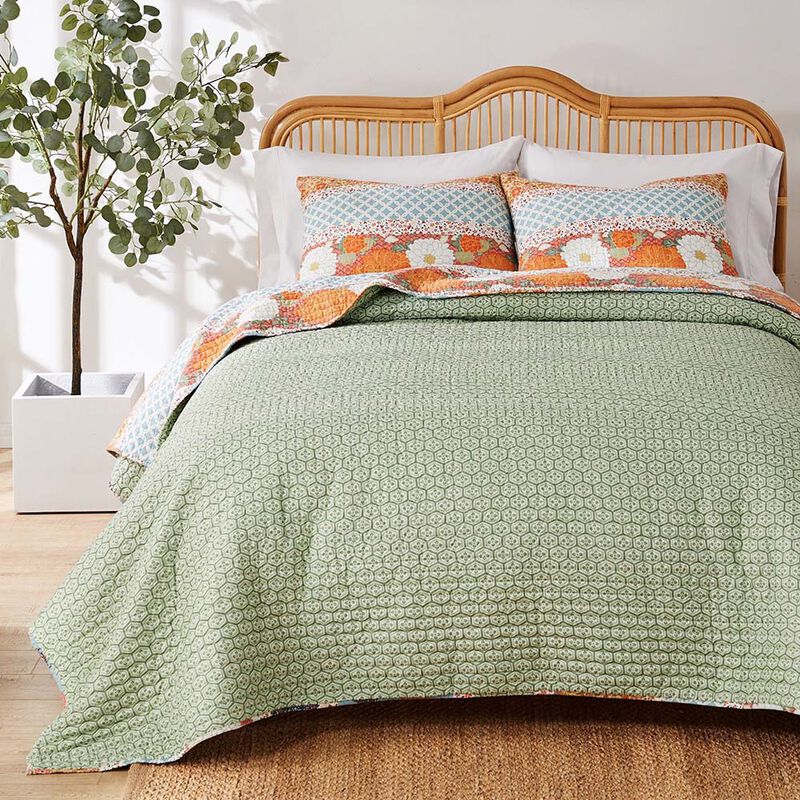 Barefoot Bungalow Carlie High Quality Striped Print 3-Piece Quilt Set
