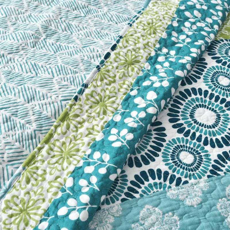 Hivvago King size Cotton 3 Piece Reversible Blue White Green Floral Damask Quilt Set