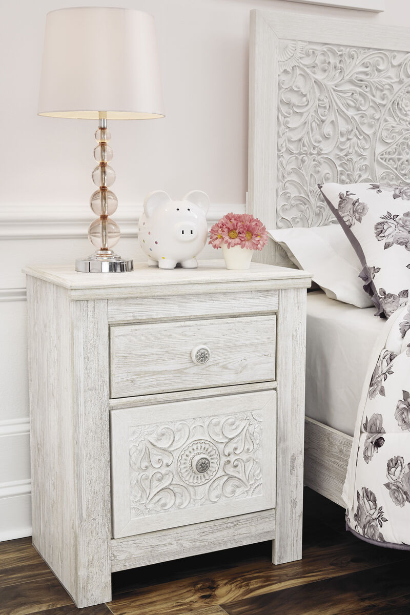 Paxberry Nightstand