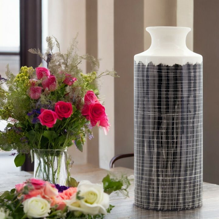 Vase – Elegant Decorative Container for Flowers and Home Accents