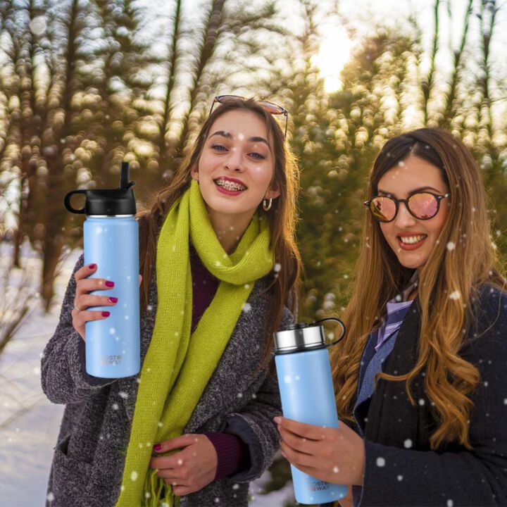 Costway22 Oz Double-walled Insulated Stainless Steel Water Bottle with 2 Lids and Straw