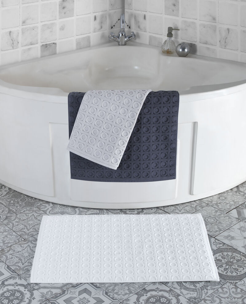 Brooks Brothers Circle in Square Bath Mat