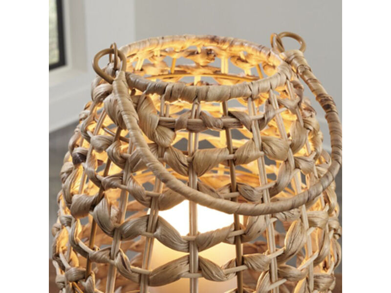 Etta Lantern, Small