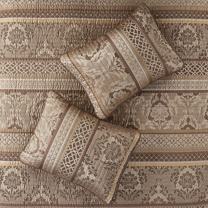 Gracie Mills Bruce 6-Piece Reversible Jacquard Quilt Set with Throw Pillows