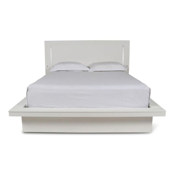 New Classic Furniture Furniture Sapphire 5/0 Solid Wood Queen Bed in White New Classic Furniture Furniture Sapphire 5/0 Solid Wood Queen Bed in White