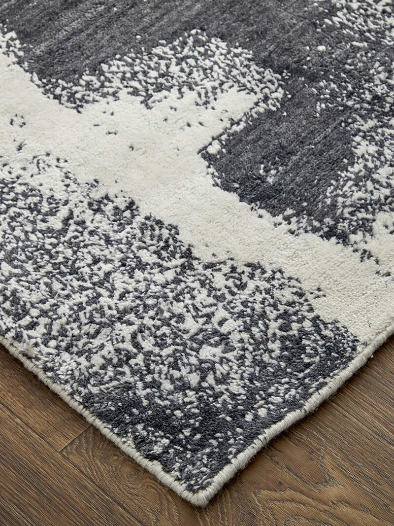 Coda 8930F 3'6" x 5'6" Black/White Rug