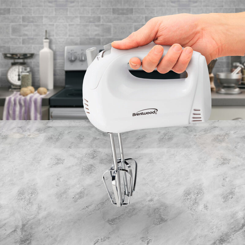 Brentwood 5-Speed Hand Mixer in White