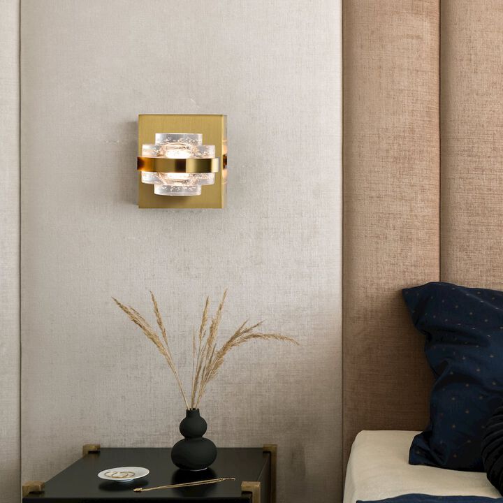 VONN Lighting 1-Light Integrated LED Wall Sconce Lighting in Antique Brass