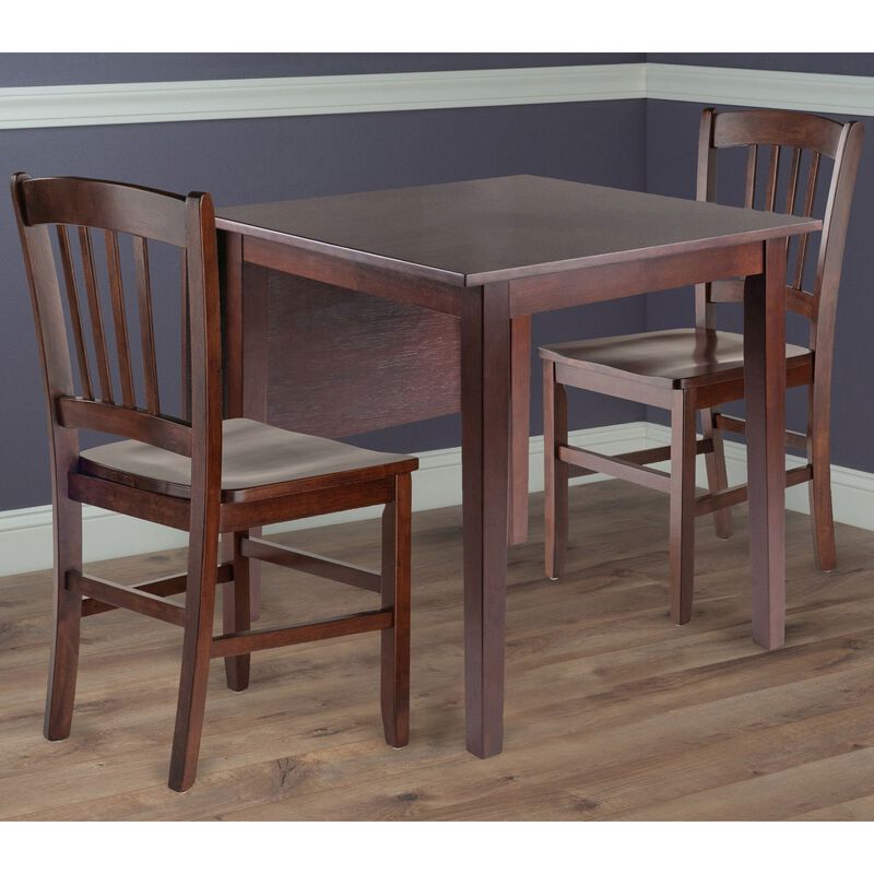 Winsome Perrone, Walnut