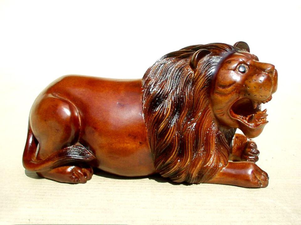 Teak/ Mahogany           Lion Statue
