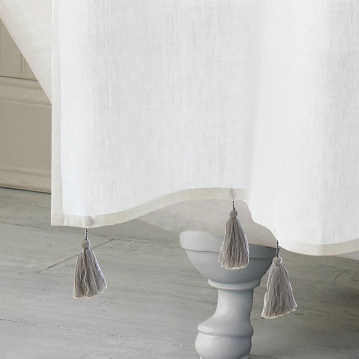 Minimalist Striped Cotton Shower Curtain – Soft, Breathable Fabric with Boho Tassels