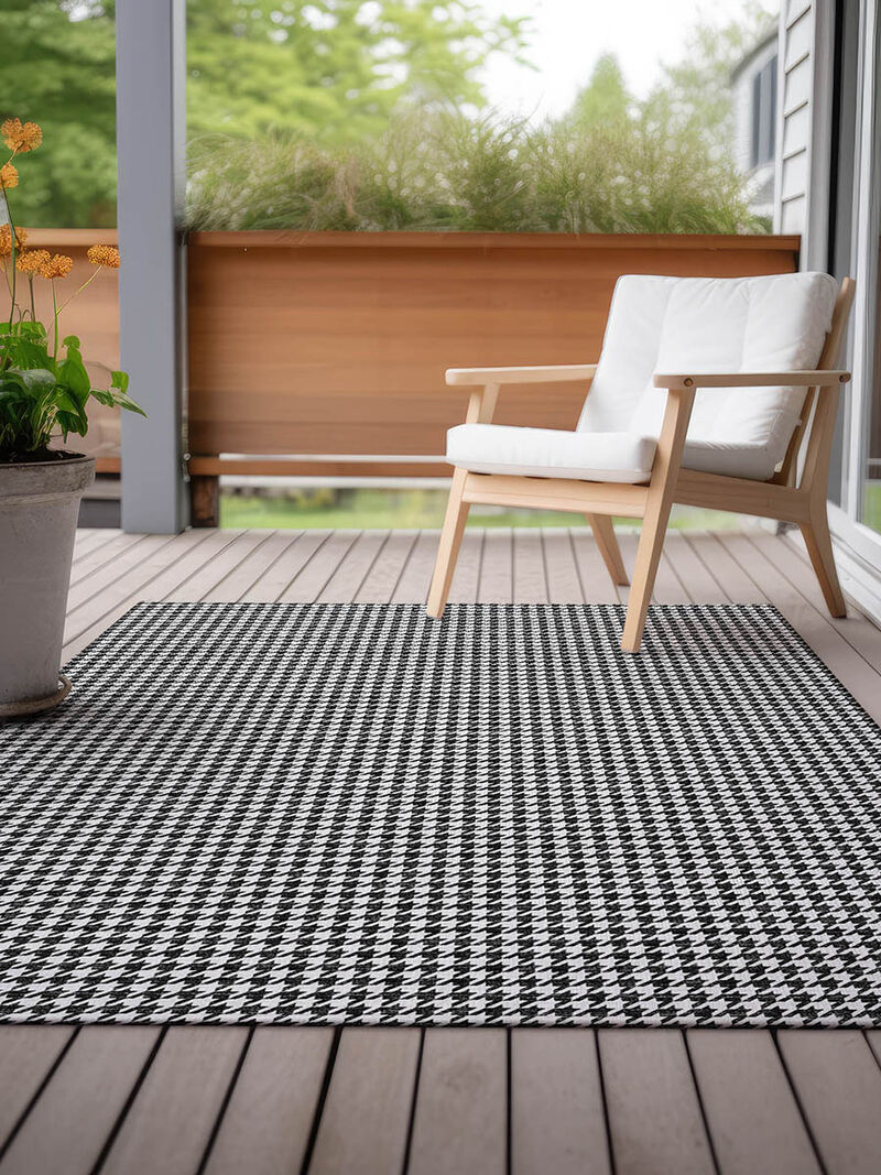 Hinton HN1 Black 3' x 5' Rug