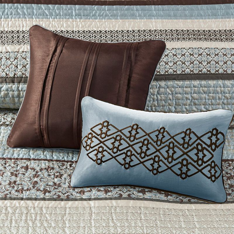 Gracie Mills Irmgard 5-Piece Reversible Jacquard Quilt Set with Throw Pillows