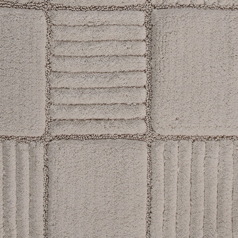 Knightsbridge Chakkar Board 220 GSF Non Skid Back Bath Rug 17 x 24 - Ivory
