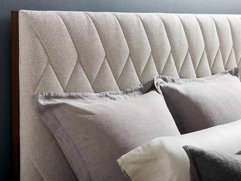 Moderne Queen Bed