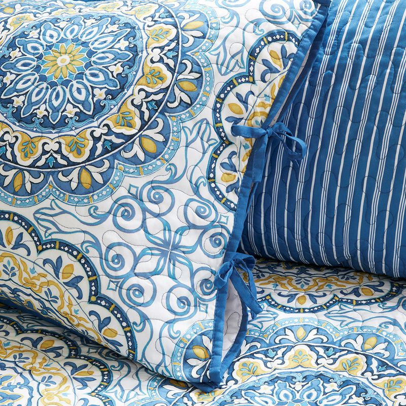 Gracie Mills Lilly 6-Piece Reversible Daybed Ensemble