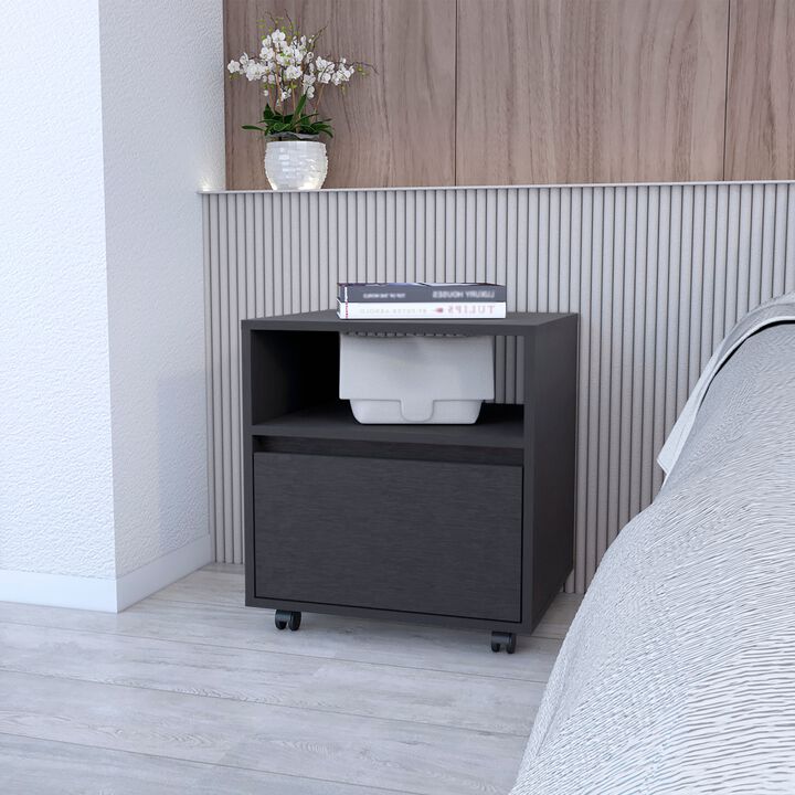 Duncan Nightstand