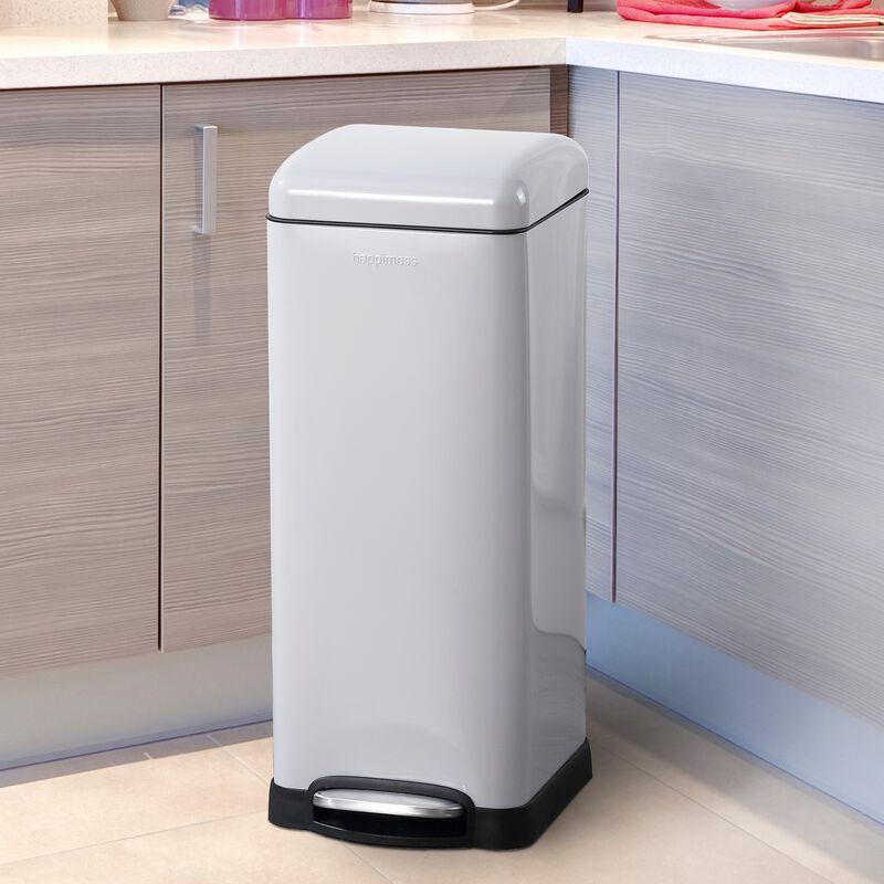 Betty Retro Step-Open Trash Can with Liners