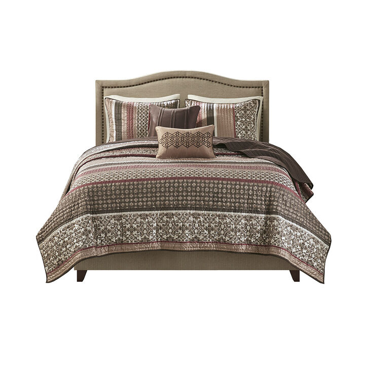 Gracie Mills Irmgard 5-Piece Reversible Jacquard Quilt Set with Throw Pillows