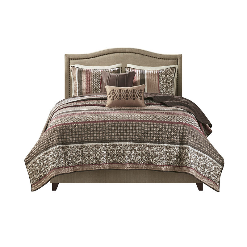 Gracie Mills Irmgard 5-Piece Reversible Jacquard Quilt Set with Throw Pillows