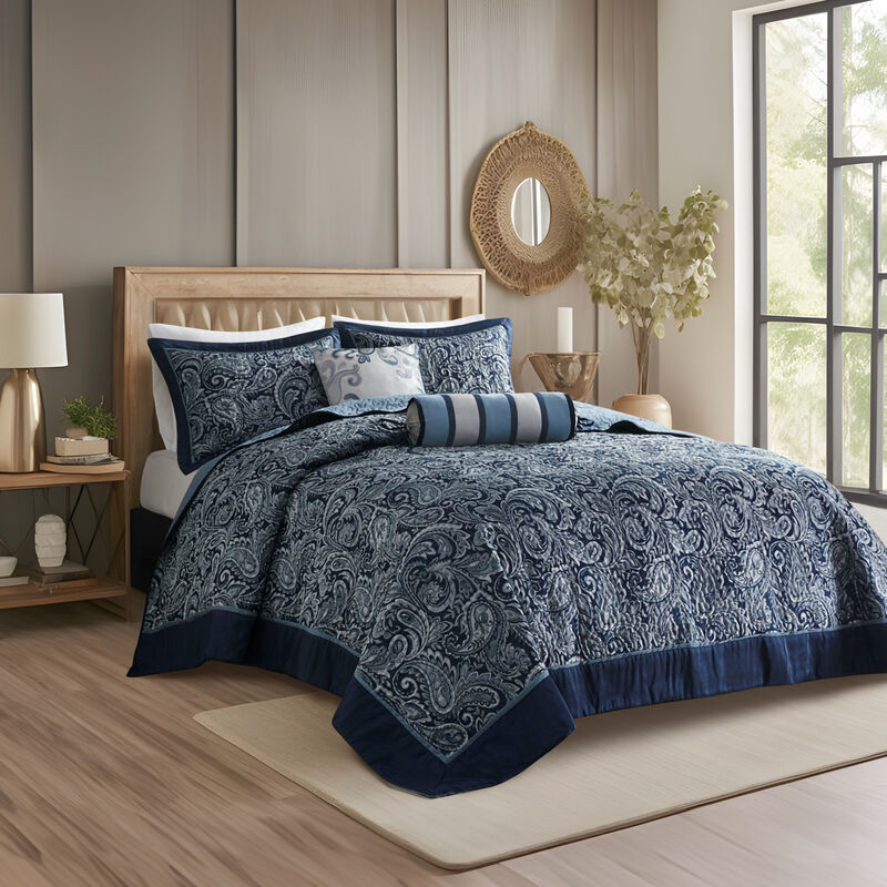 Gracie Mills Thornton 5-Piece Reversible Jacquard Bedspread Set with Throw Pillows