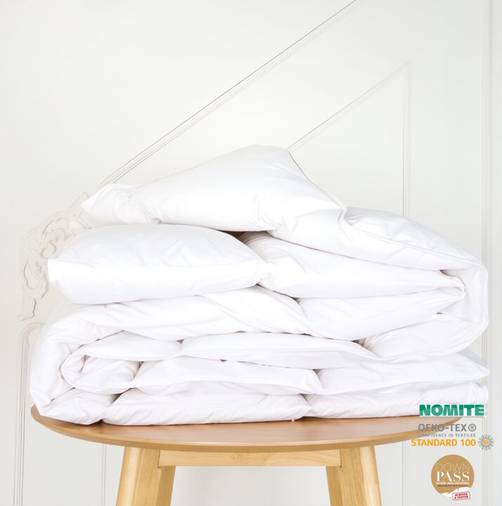 Woodek Luxury European Down and Feather UltraClean Lightweight Comforter, 100% Cotton, King size 90x96 Inches