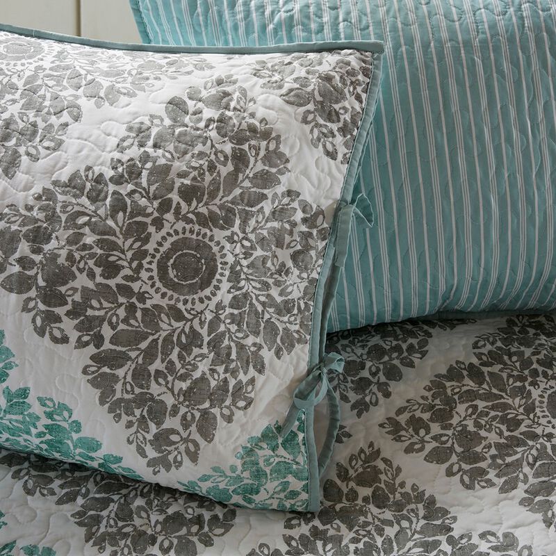 Gracie Mills Mitchell 6-Piece Reversible Daybed Bedding Set