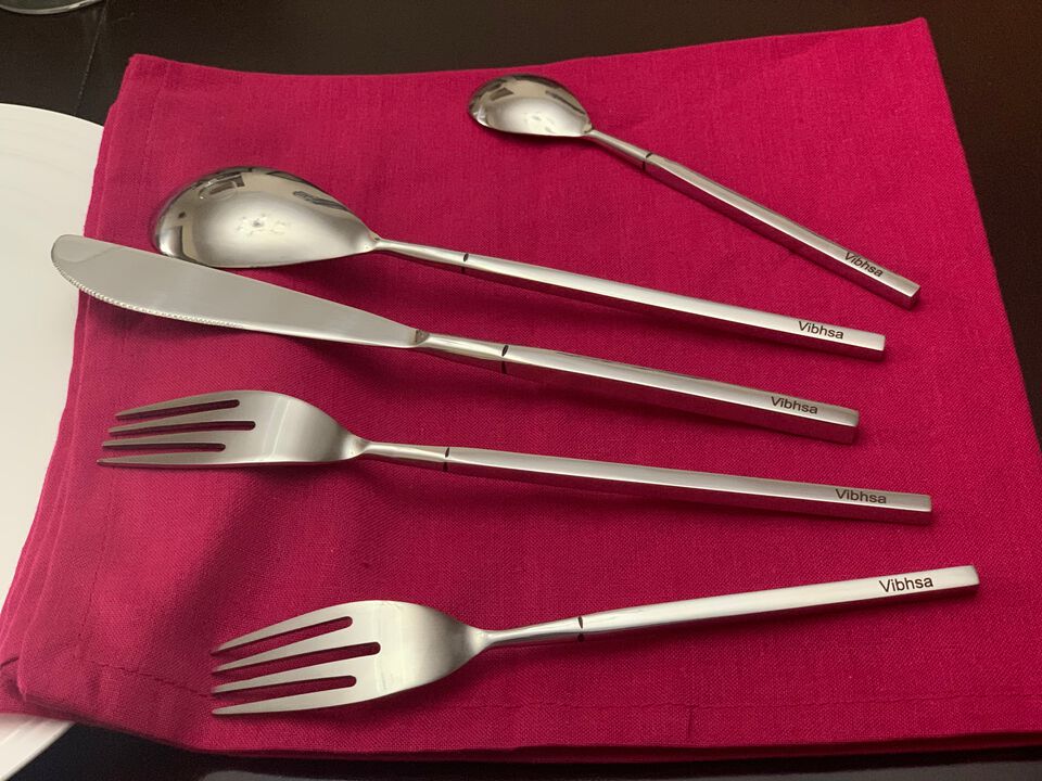 Modern Stainless Steel Sivlerware 20 Piece Flatware Set, Service for 4 (Square Handle)