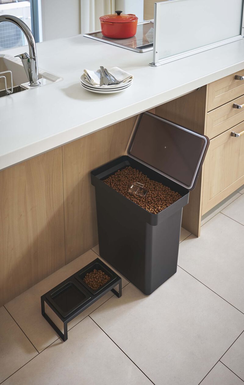 Rolling Airtight Pet Food Container (25 lbs.)