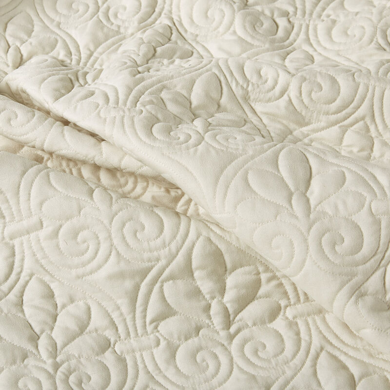 Gracie Mills Sandy 3 Piece Split Corner Classic Pleated Quilted Bedspread Set