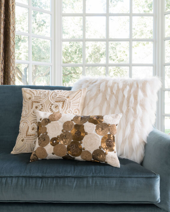 P0265 White 22"x22" Down Pillow