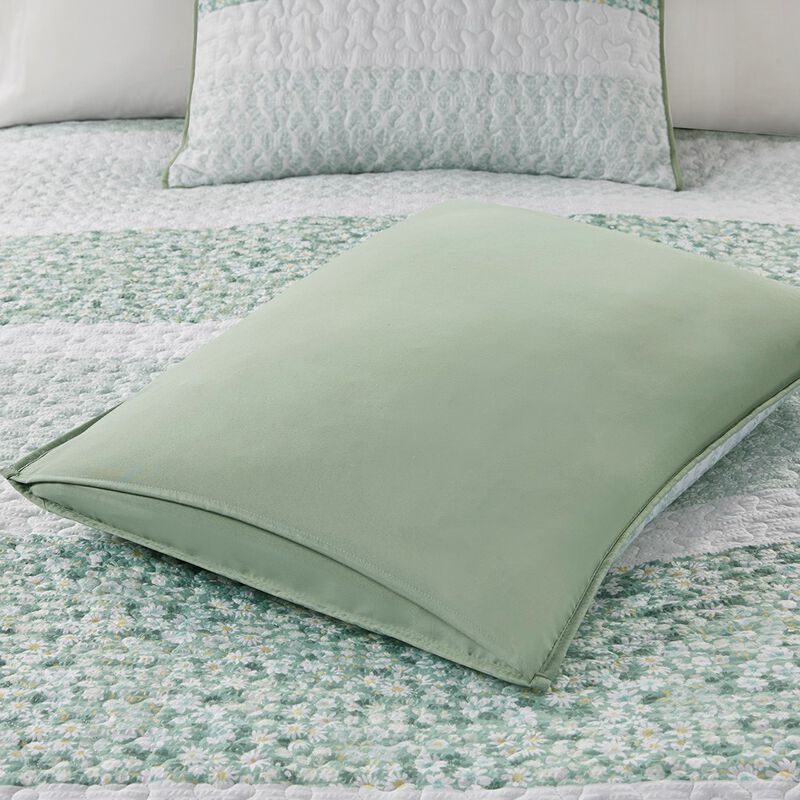 Gracie Mills Glenn Coastal Breeze 5-Piece Seersucker Comforter Ensemble with Coordinating Throw Pillows