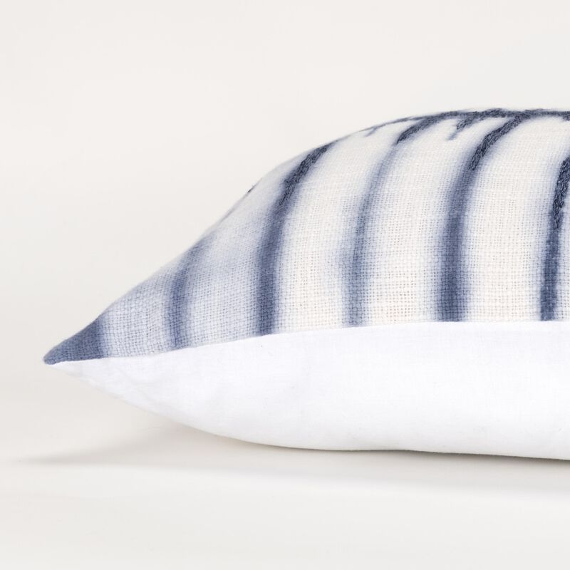 T19713 Pillow