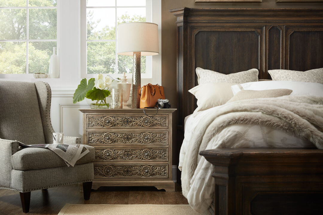 Floresville Bachelors Chest In Light Wood