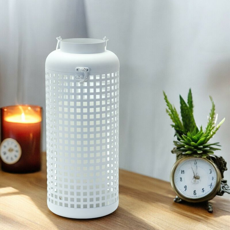 Candle Holder - Elegant Iron Frame for Stylish Candle Displays