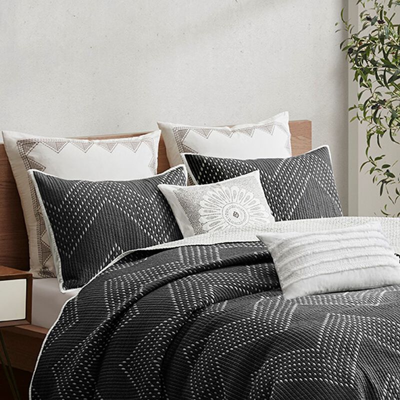 Gracie Mills Huber 3-Piece Embroidered Cotton Quilt Set